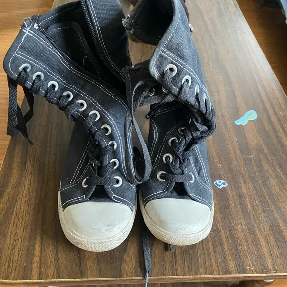 Baseball heels - Picture 2 of 3